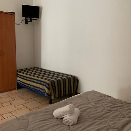 Hotel Lory Ficarolo Екстер'єр фото