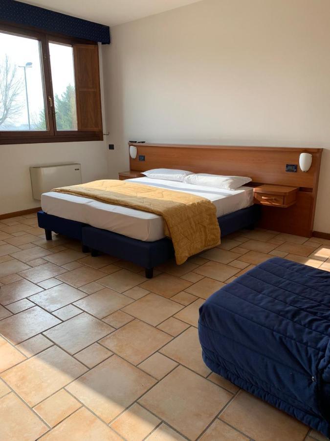 Hotel Lory Ficarolo Екстер'єр фото