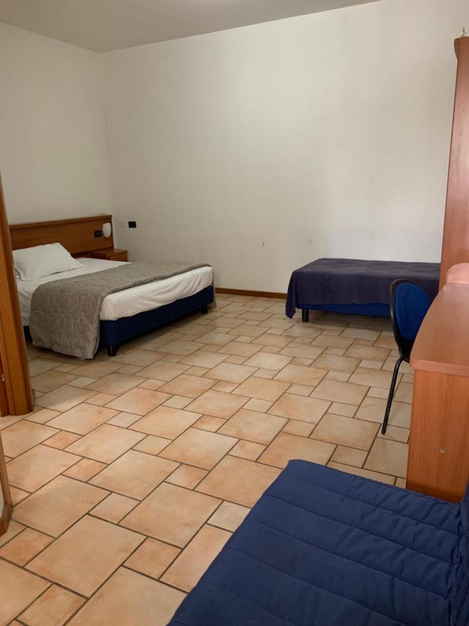 Hotel Lory Ficarolo Екстер'єр фото