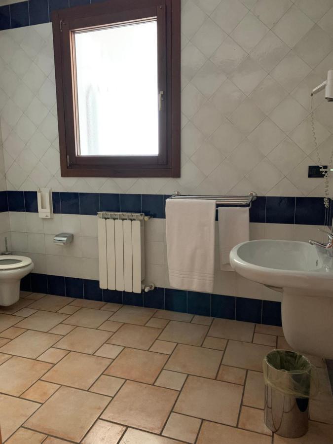 Hotel Lory Ficarolo Екстер'єр фото