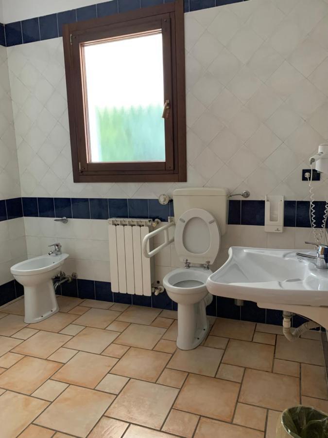 Hotel Lory Ficarolo Екстер'єр фото
